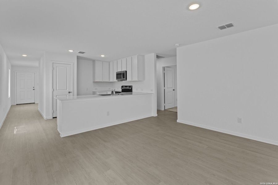 Spacious, unfurnished interior of a new home in Higdon Crossing, San Antonio (Image 12). Spacious, unfurnished interior of a new home in Higdon Crossing, San Antonio (Image 12).