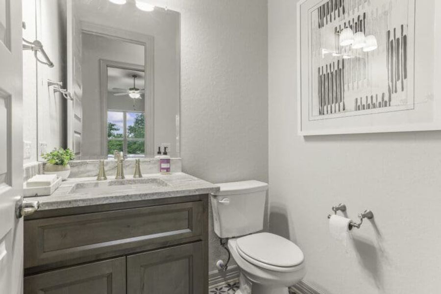 Guest bathroom in Ashlyn luxury home, Belle Oaks