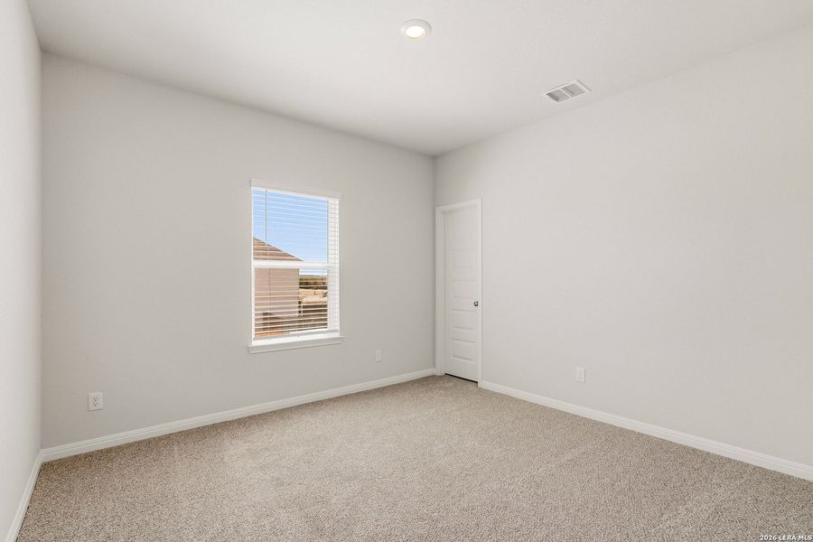 Spacious, unfurnished interior of a new home in Melissa Ranch, San Antonio (Image 11).