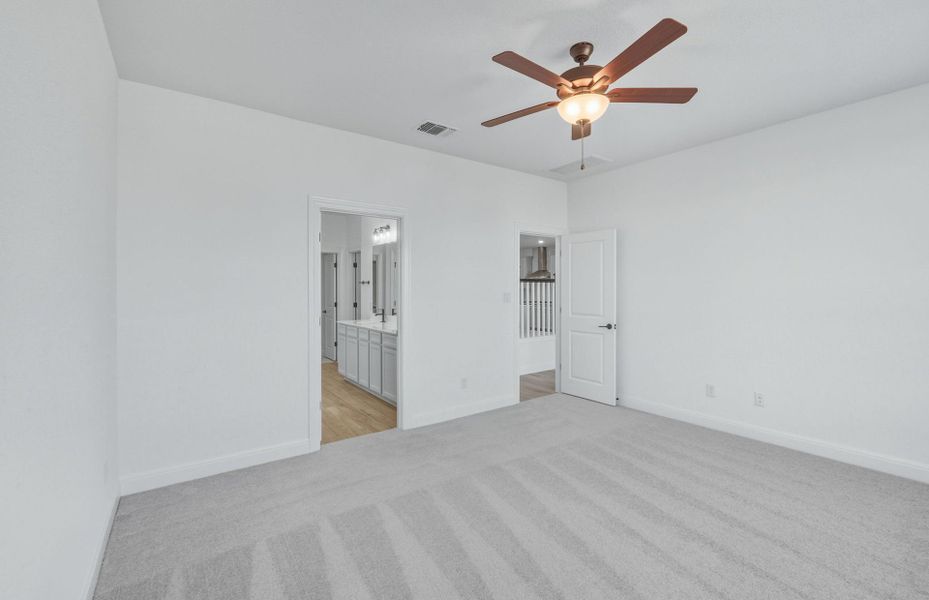 Spacious, unfurnished interior of a new home in Santa Rita Ranch, Liberty Hill (Image 48).