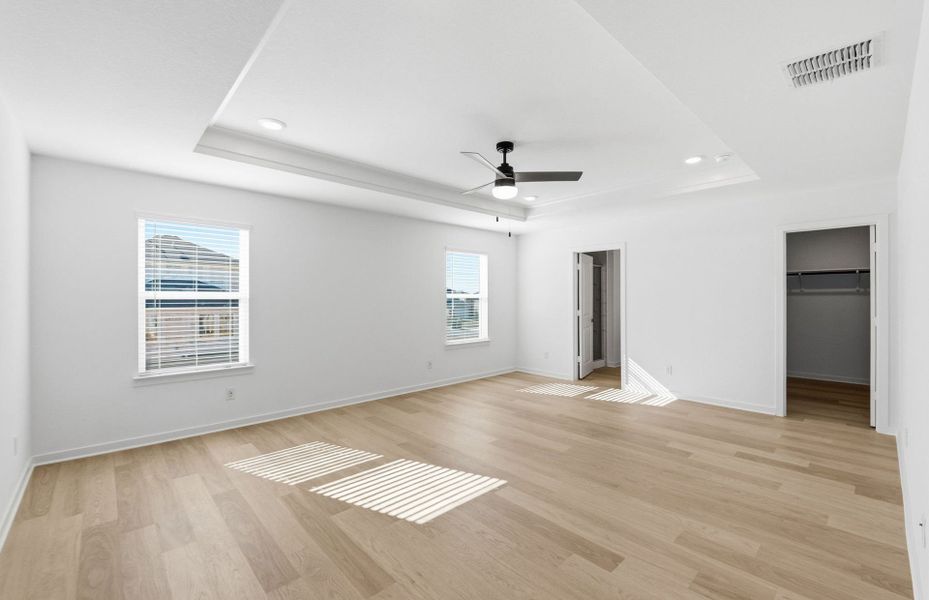 Spacious, unfurnished interior of a new home in Sunfield, Buda (Image 40).
