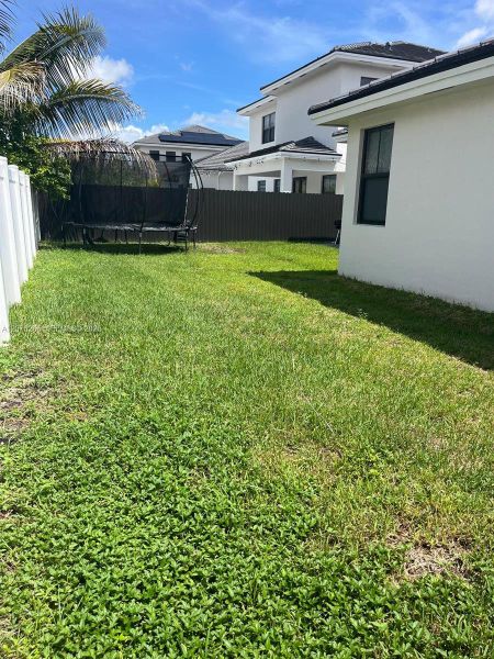 Exterior details and patio area of a home in , Miami (Image 29).