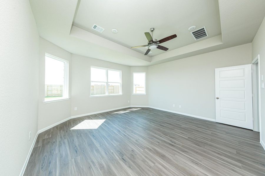 Spacious, unfurnished interior of a new home in River Ranch, Dayton (Image 18).