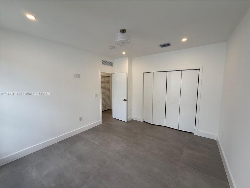 Spacious, unfurnished interior of a new home in , Miami (Image 23).
