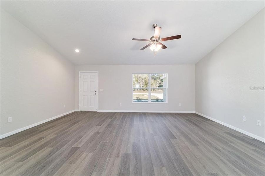 Spacious, unfurnished interior of a new home in , Dunnellon (Image 22).