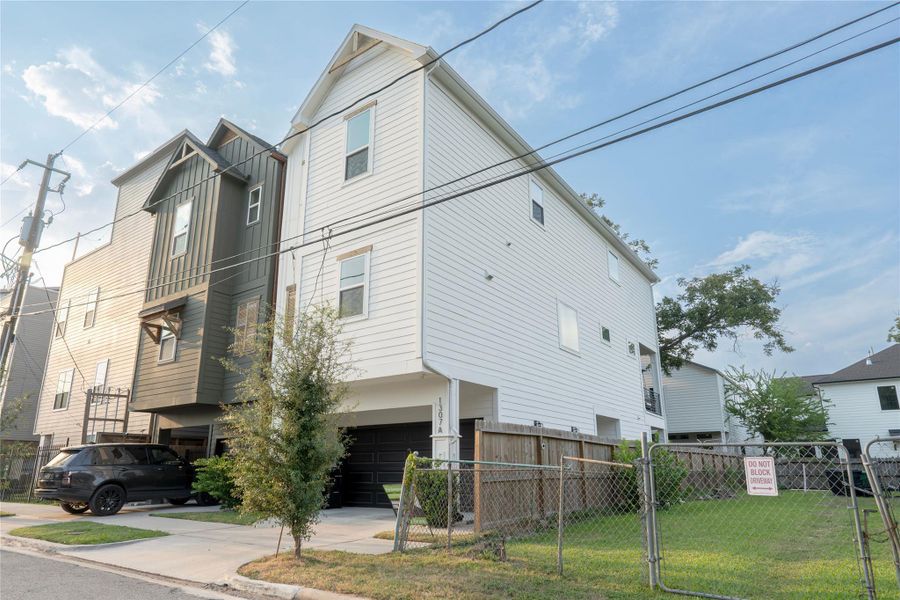 Front exterior of a new home in , Houston, TX, highlighting curb appeal (Image 20). Front exterior of a new home in , Houston, TX, highlighting curb appeal (Image 20).