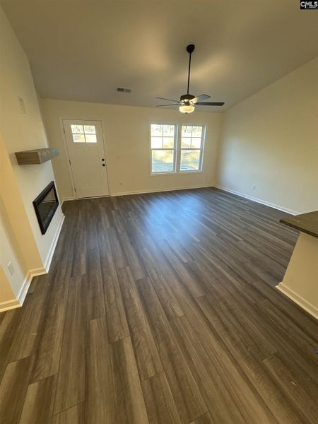 Spacious, unfurnished interior of a new home in Piney Woods Bluff, Columbia (Image 12).