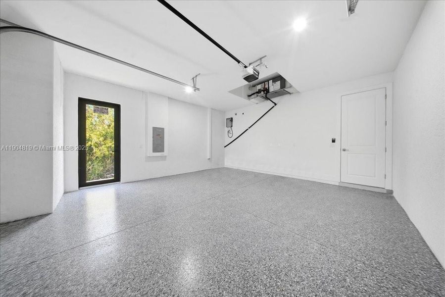 Spacious, unfurnished interior of a new home in , Lehigh Acres (Image 30).