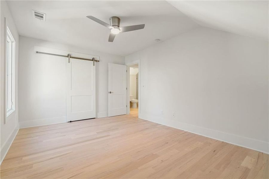 Spacious, unfurnished interior of a new home in , Alpharetta (Image 43).