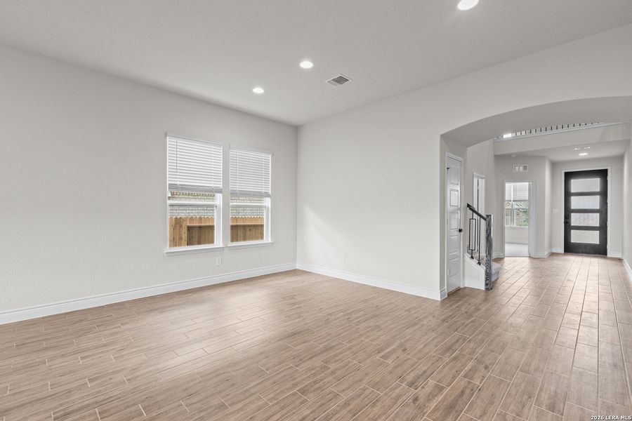 Spacious, unfurnished interior of a new home in Bison Ridge, San Antonio (Image 22).