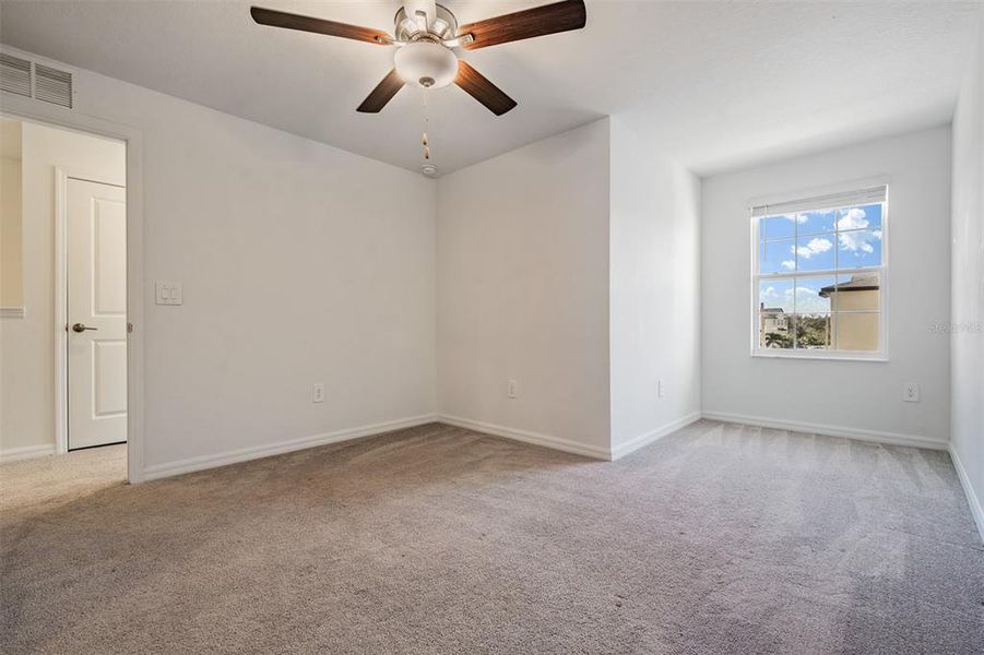 Spacious, unfurnished interior of a new home in , Tampa (Image 23).