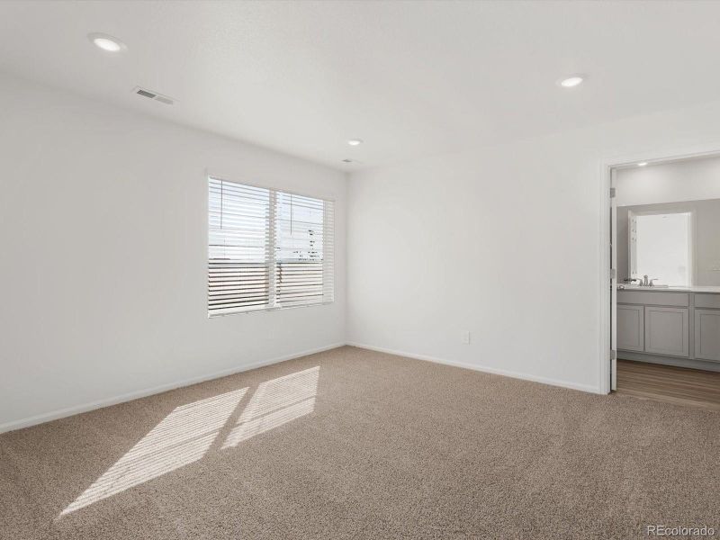 Spacious, unfurnished interior of a new home in Skyview at High Point, Aurora (Image 24).