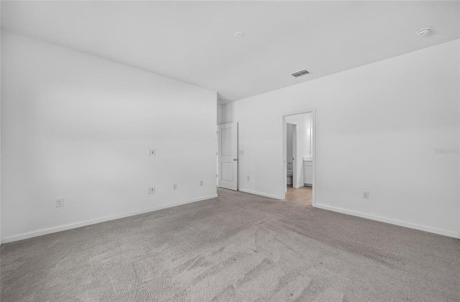 Spacious, unfurnished interior of a new home in Heath Preserve, Ocala (Image 34).