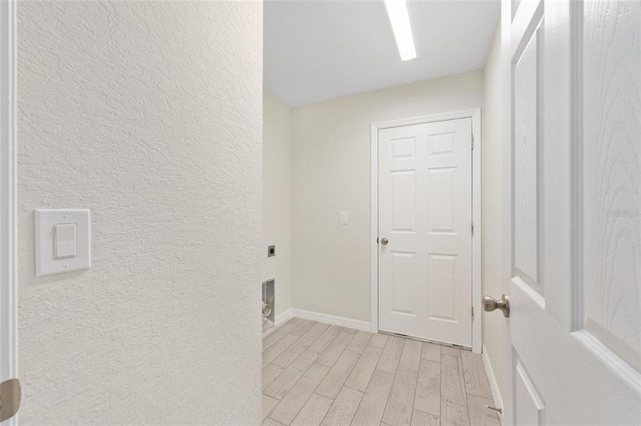 Spacious, unfurnished interior of a new home in , Ocala (Image 24).