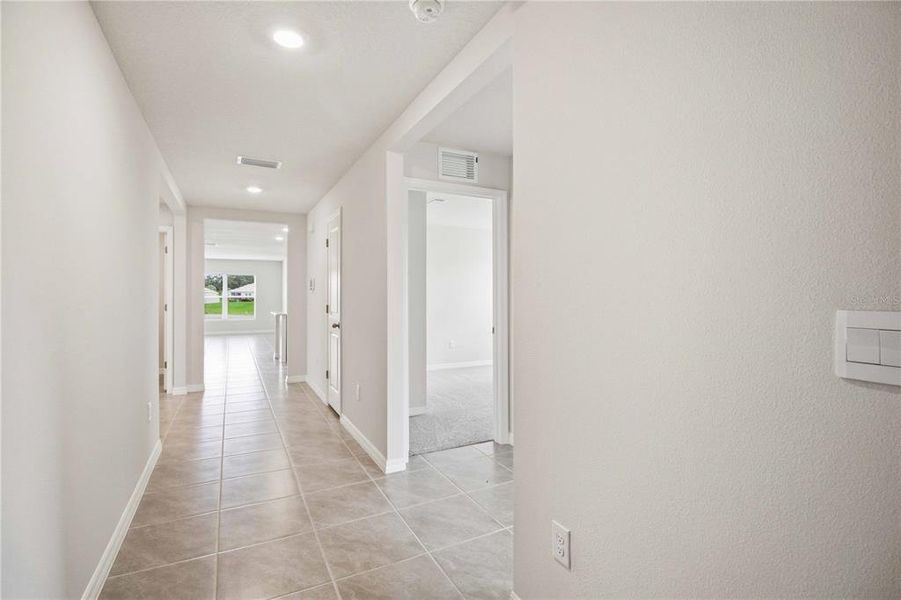 Spacious, unfurnished interior of a new home in Mandarin Grove, Palmetto (Image 36).
