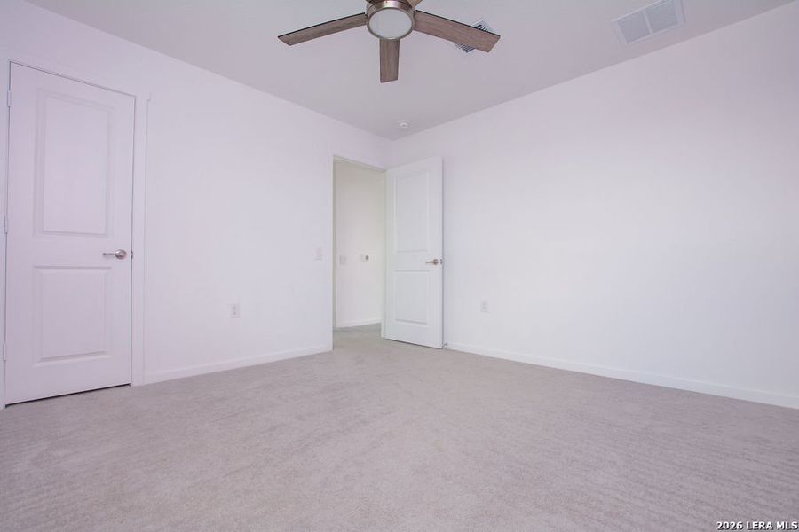Spacious, unfurnished interior of a new home in Somerset Meadows, San Antonio (Image 29).