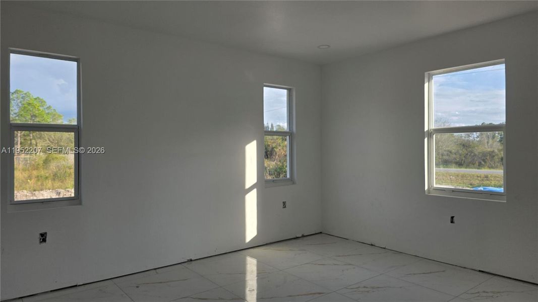 Spacious, unfurnished interior of a new home in , Clewiston (Image 4).