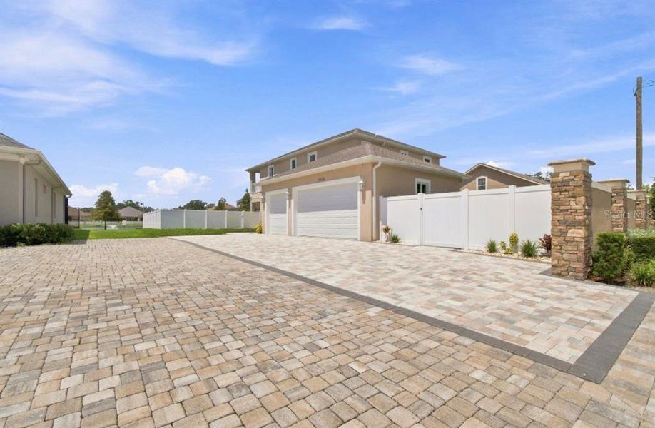 Exterior details and patio area of a home in , Tampa (Image 38).