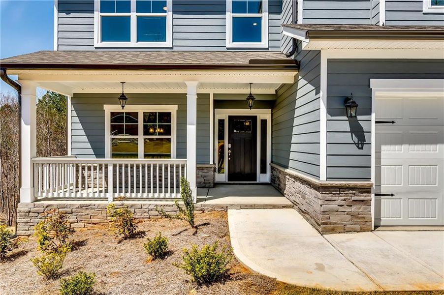 Exterior details and patio area of a home in , Dallas (Image 2).