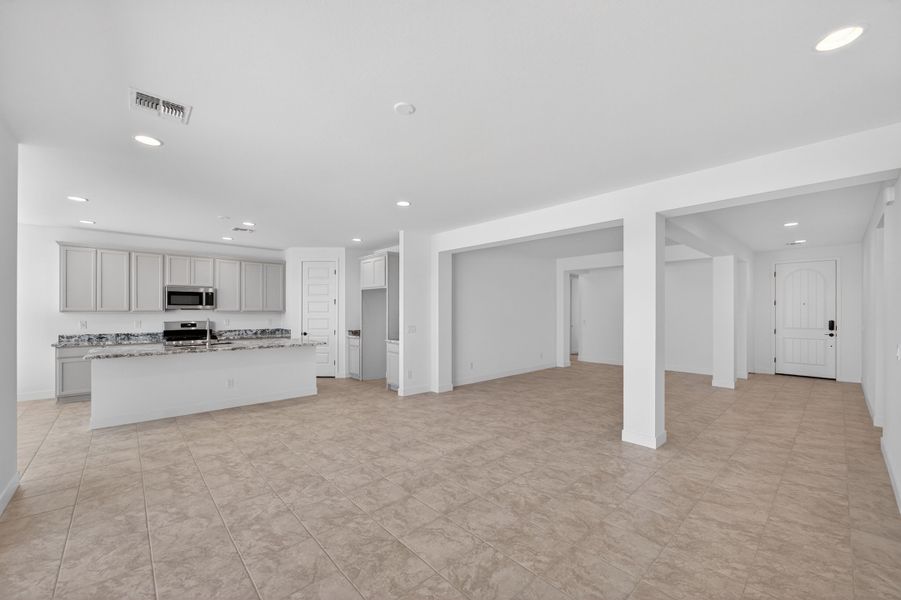 Spacious, unfurnished interior of a new home in Artisan at Asante, Surprise (Image 19).