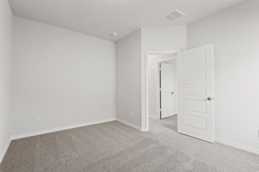 Spacious, unfurnished interior of a new home in Rocky Creek Crossing, Fort Worth (Image 25).