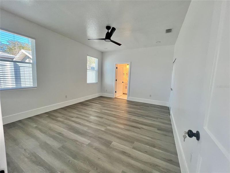 Spacious, unfurnished interior of a new home in , Tampa (Image 63).