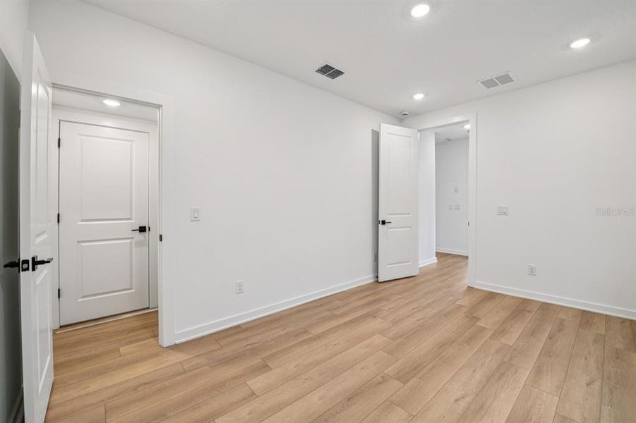 Spacious, unfurnished interior of a new home in Northlake Traditional, Winter Garden (Image 23). Spacious, unfurnished interior of a new home in Northlake Traditional, Winter Garden (Image 23).