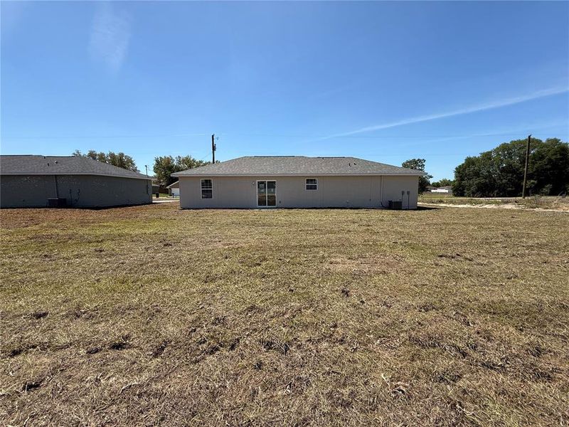 Exterior details and patio area of a home in , Dunnellon (Image 10).