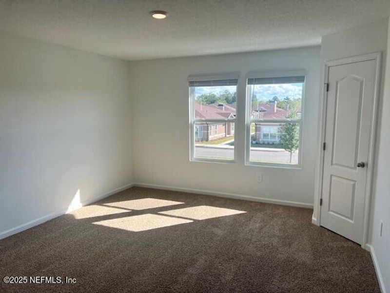 Spacious, unfurnished interior of a new home in Corsair, Middleburg (Image 19).