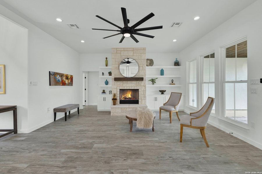 Furnished interior view inside a new home in , Seguin (Image 14).