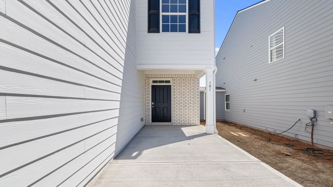 Representative exterior details of a home built from the Aisle by D.R. Horton in Rolling Meadows, Jasper (Image 3).
