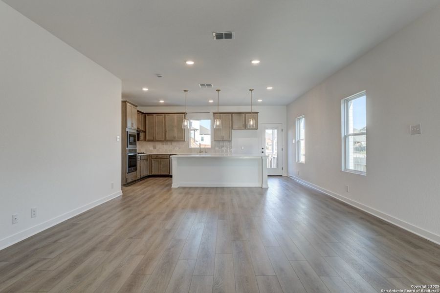 Spacious, unfurnished interior of a new home in Arcadia Ridge, San Antonio (Image 32).
