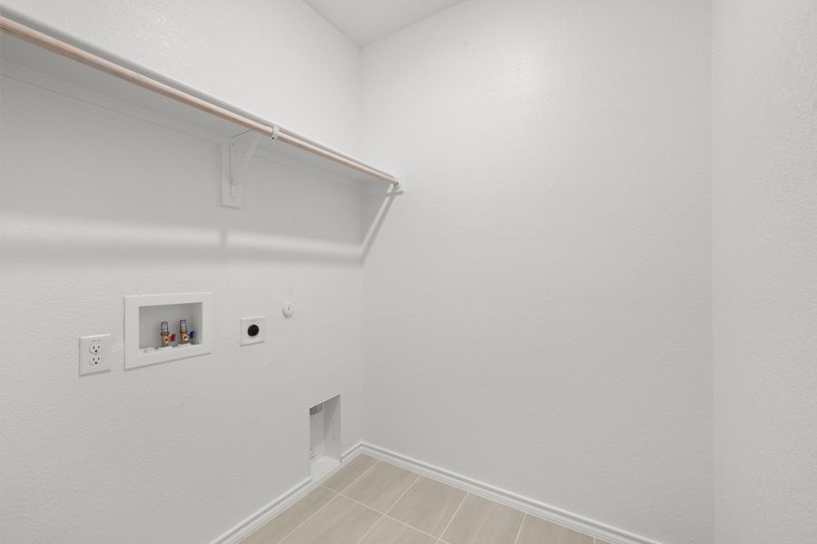 Spacious, unfurnished interior of a new home in Pirate Village, Granbury (Image 26).