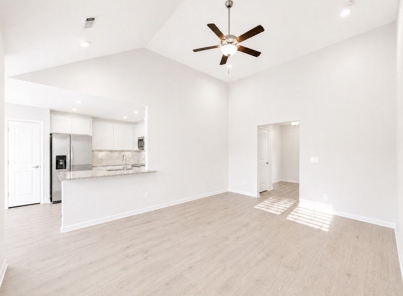 Spacious, unfurnished interior of a new home in Wheatfield, Shelbyville (Image 11).