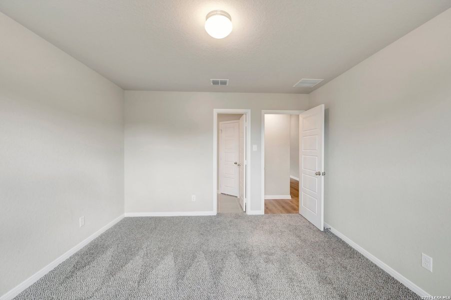 Spacious, unfurnished interior of a new home in Greenspoint Heights, Seguin (Image 31).