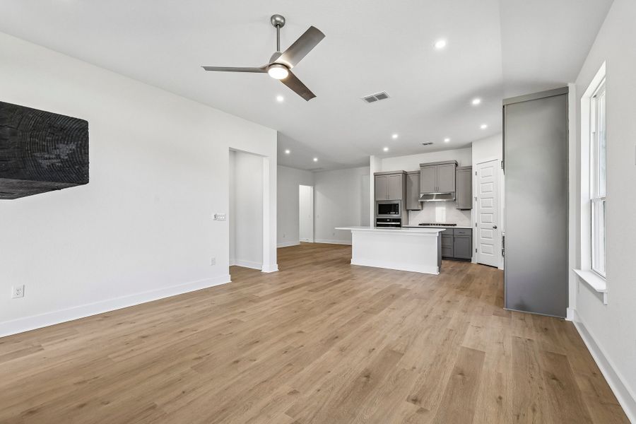 Spacious, unfurnished interior of a new home in Persimmon, Buda (Image 10). Spacious, unfurnished interior of a new home in Persimmon, Buda (Image 10).