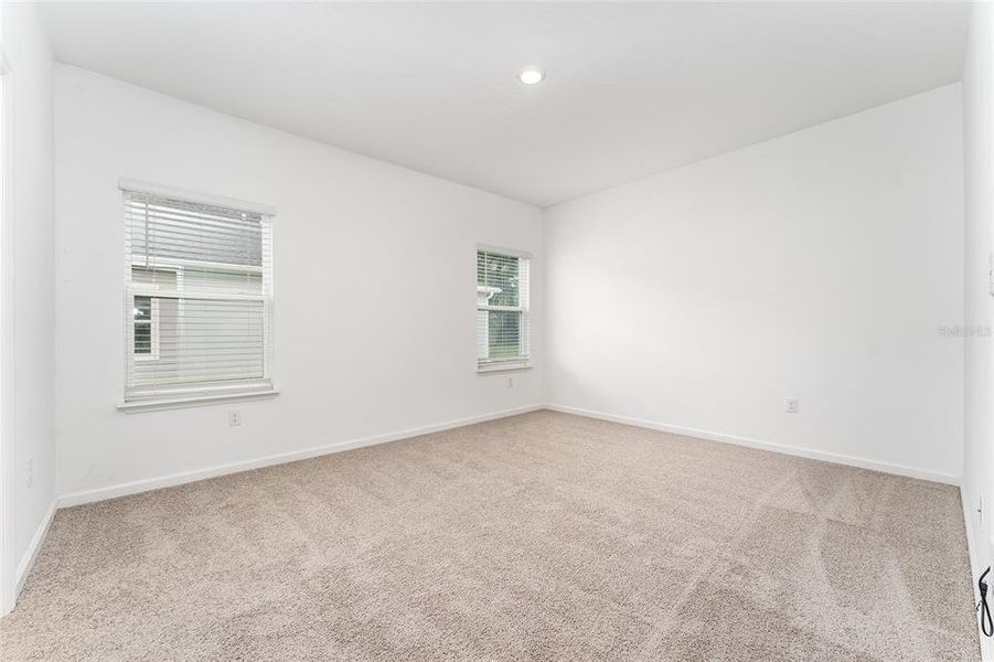 Spacious, unfurnished interior of a new home in Liberty Village: Liberty Village - Phase One, Ocala (Image 25).
