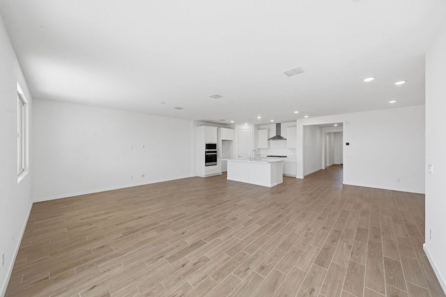 Spacious, unfurnished interior of a new home in Tierra Vistoso, Surprise (Image 7).