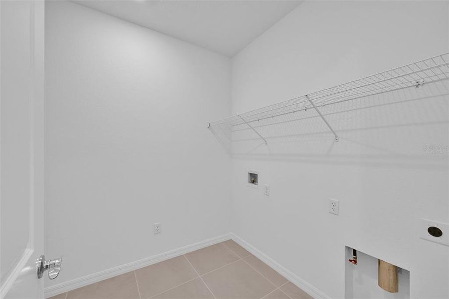 Spacious, unfurnished interior of a new home in Lakeview Estates, Palm Coast (Image 33). Spacious, unfurnished interior of a new home in Lakeview Estates, Palm Coast (Image 33).