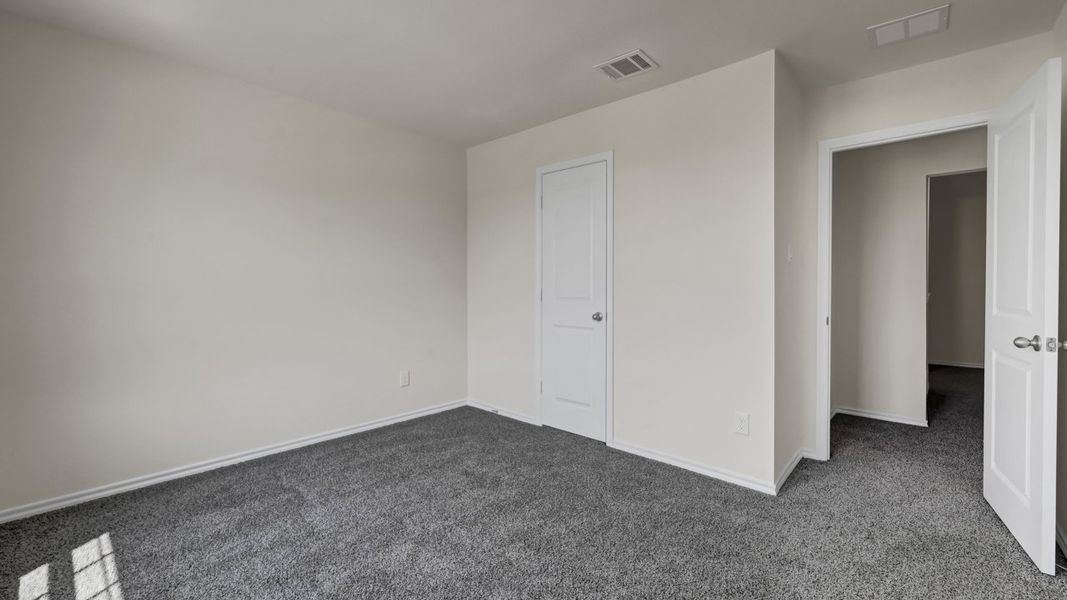 Spacious, unfurnished interior of a new home in The Reserve at Timber Creek, Lindale (Image 22).