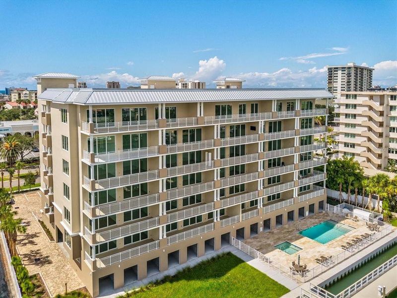 Condo located in Clearwater Beach, FL showcasing its design and architecture (Image 4). Condo located in Clearwater Beach, FL showcasing its design and architecture (Image 4).