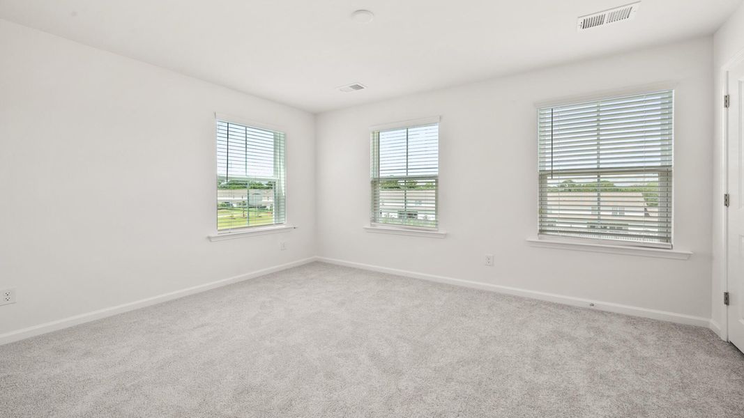 Spacious, unfurnished interior of a new home in , North Charleston (Image 14).