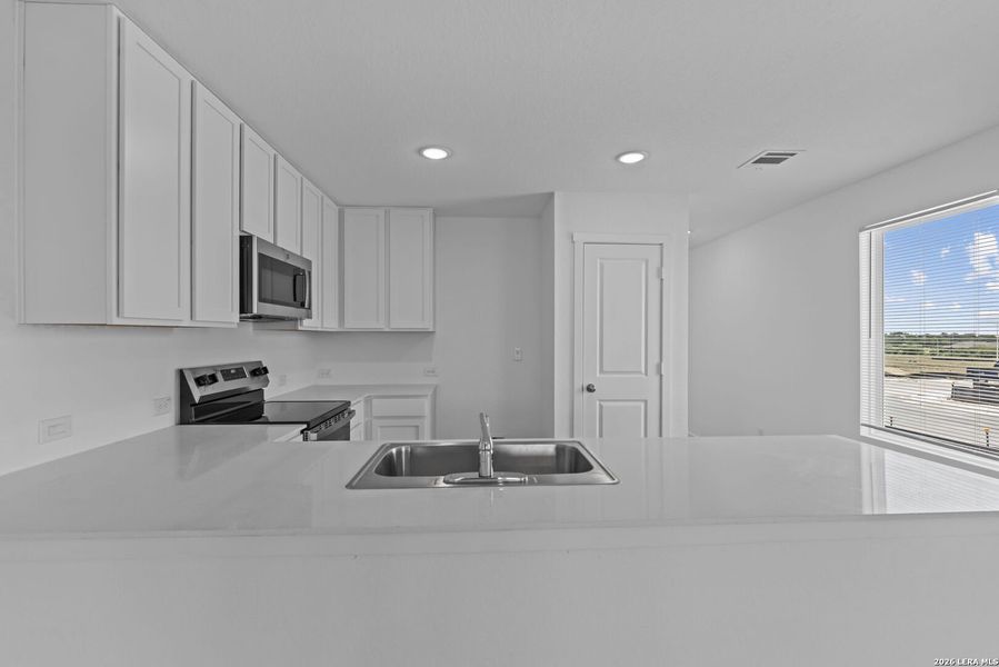 Furnished interior view inside a new home in Guadalupe Ridge, New Braunfels (Image 6).