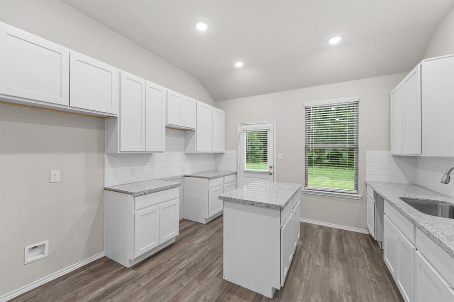 Furnished interior view inside a new home in , Lufkin (Image 15).