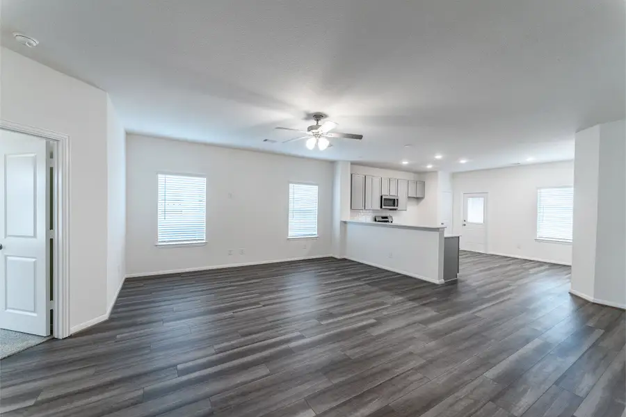 Spacious, unfurnished interior of a new home in Windrose Green, Angleton (Image 18).
