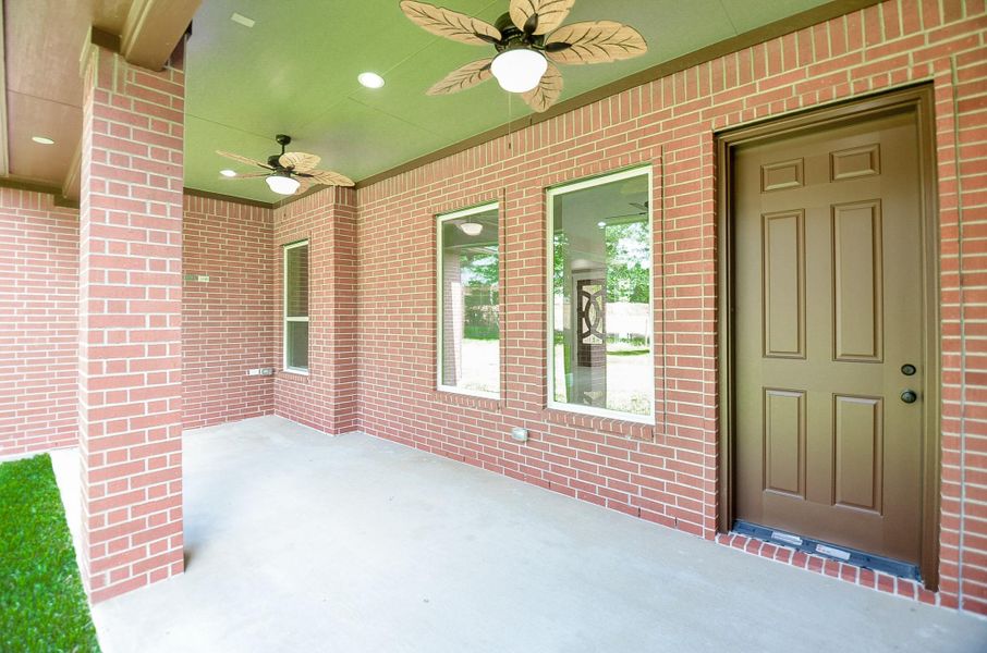 Exterior details and patio area of a home in , Plantersville (Image 3).