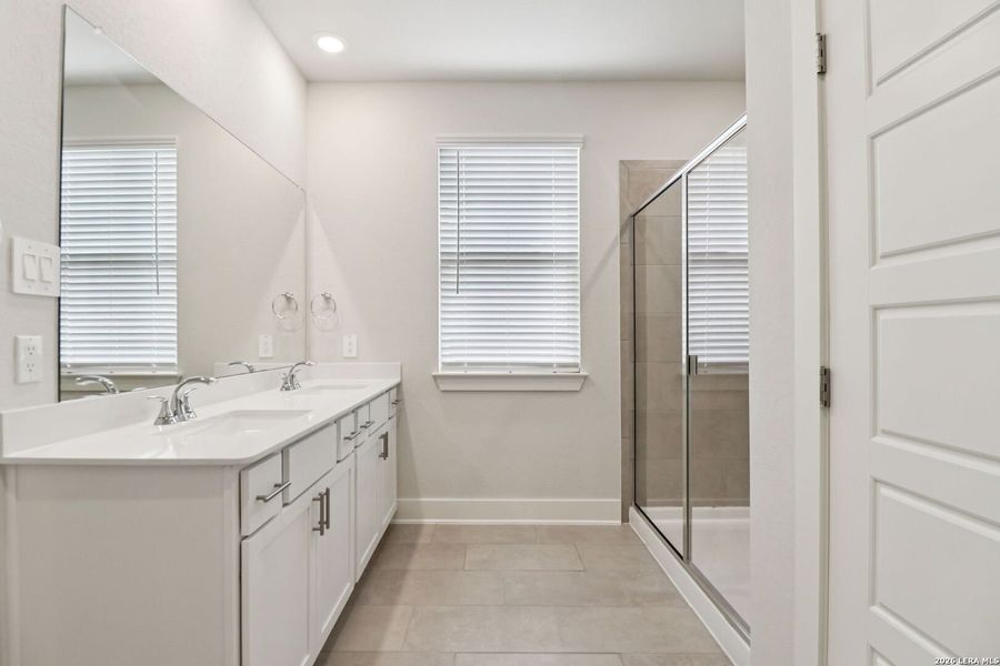 Furnished interior view inside a new home in Scenic Crest - Premier Series, Boerne (Image 11). Furnished interior view inside a new home in Scenic Crest - Premier Series, Boerne (Image 11).