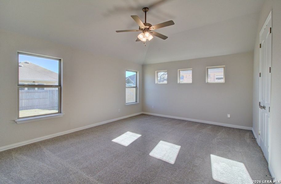 Spacious, unfurnished interior of a new home in Meyer Ranch – Premier, New Braunfels (Image 23).