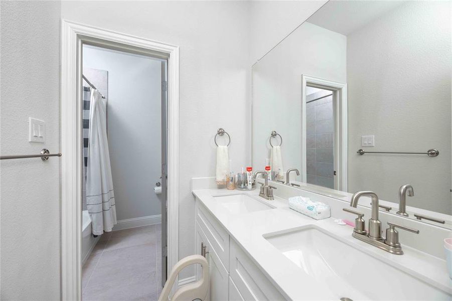 Furnished interior view inside a new home in Symmetry 37s, Frisco (Image 29). Furnished interior view inside a new home in Symmetry 37s, Frisco (Image 29).