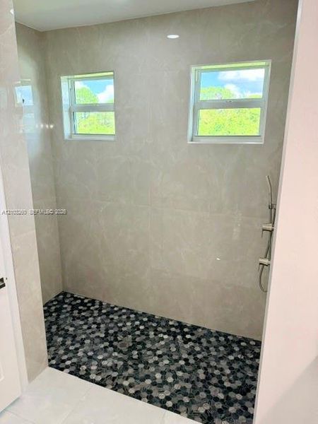 Spacious, unfurnished interior of a new home in , Lehigh Acres (Image 25).